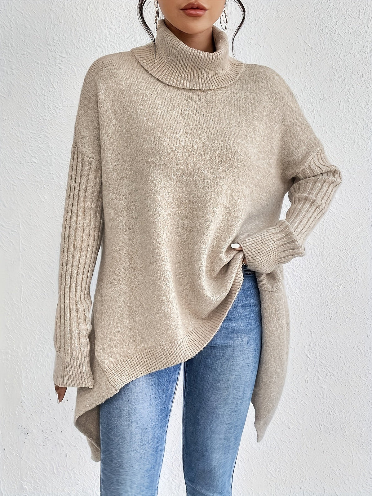 FILIPA | Camisola de gola alta com bainha assimétrica