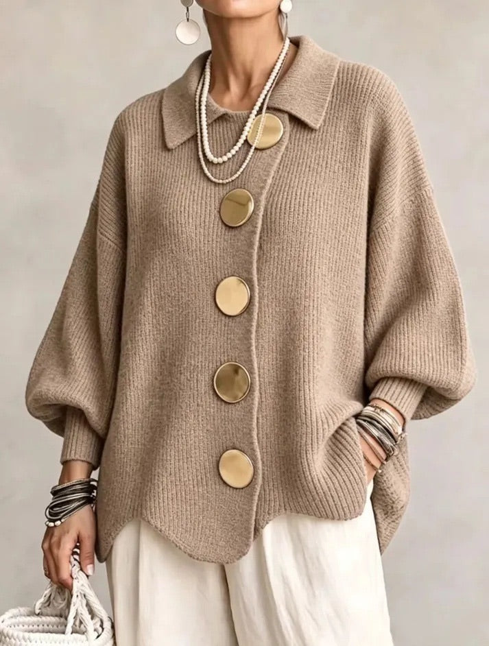MATILDE | Casaco oversized de mulher com colarinho e botões dourados