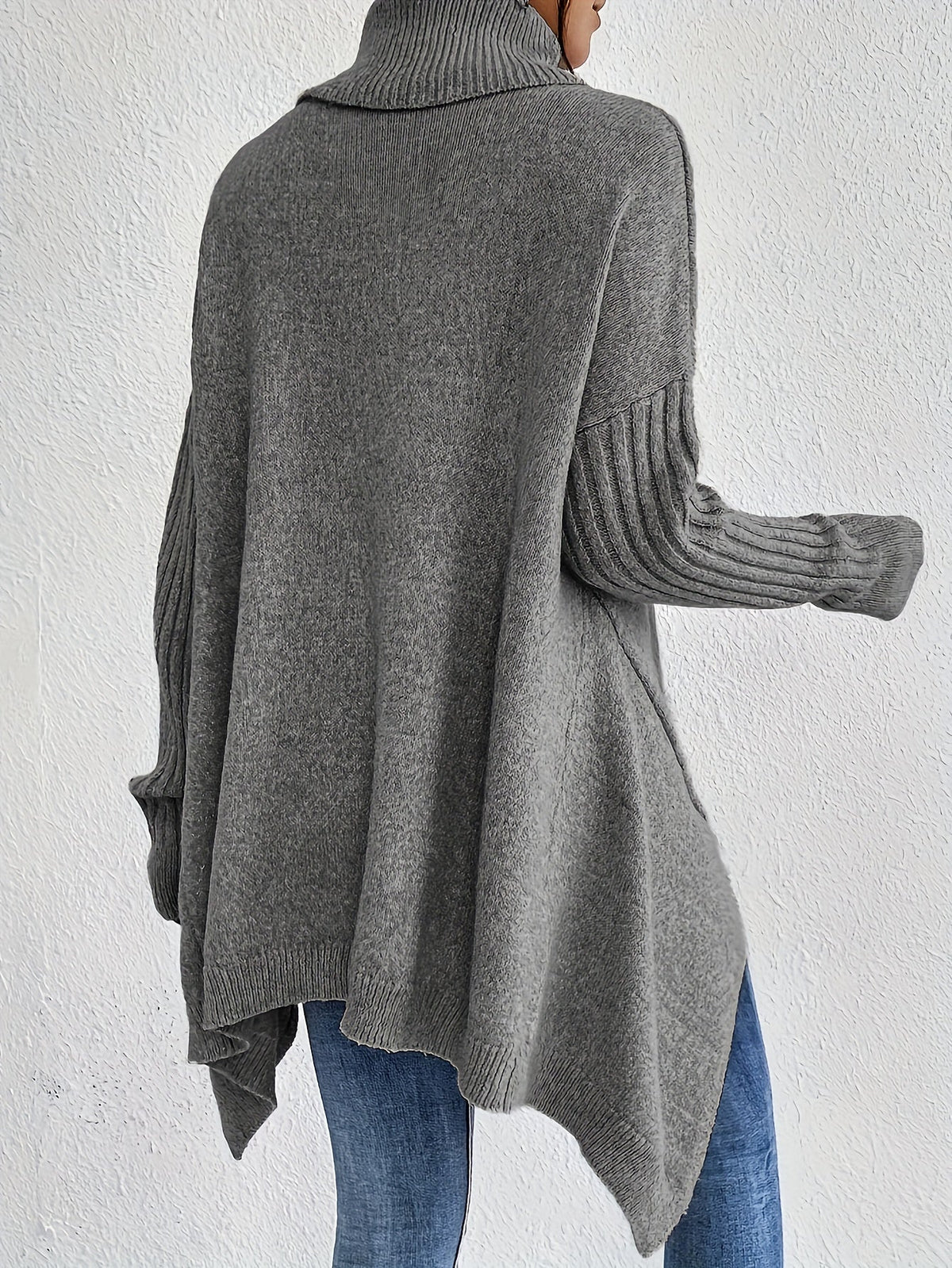 FILIPA | Camisola de gola alta com bainha assimétrica