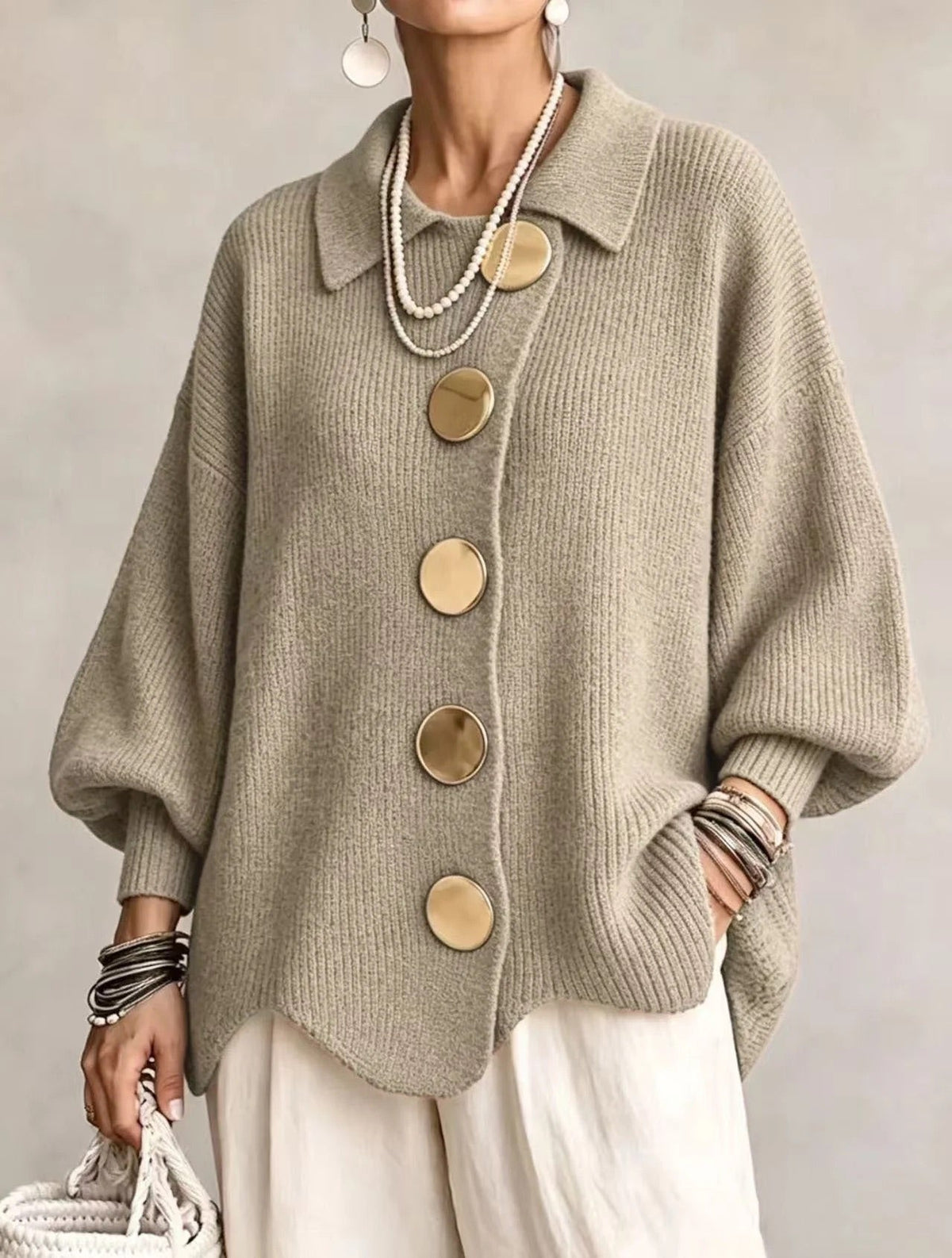 MATILDE | Casaco oversized de mulher com colarinho e botões dourados