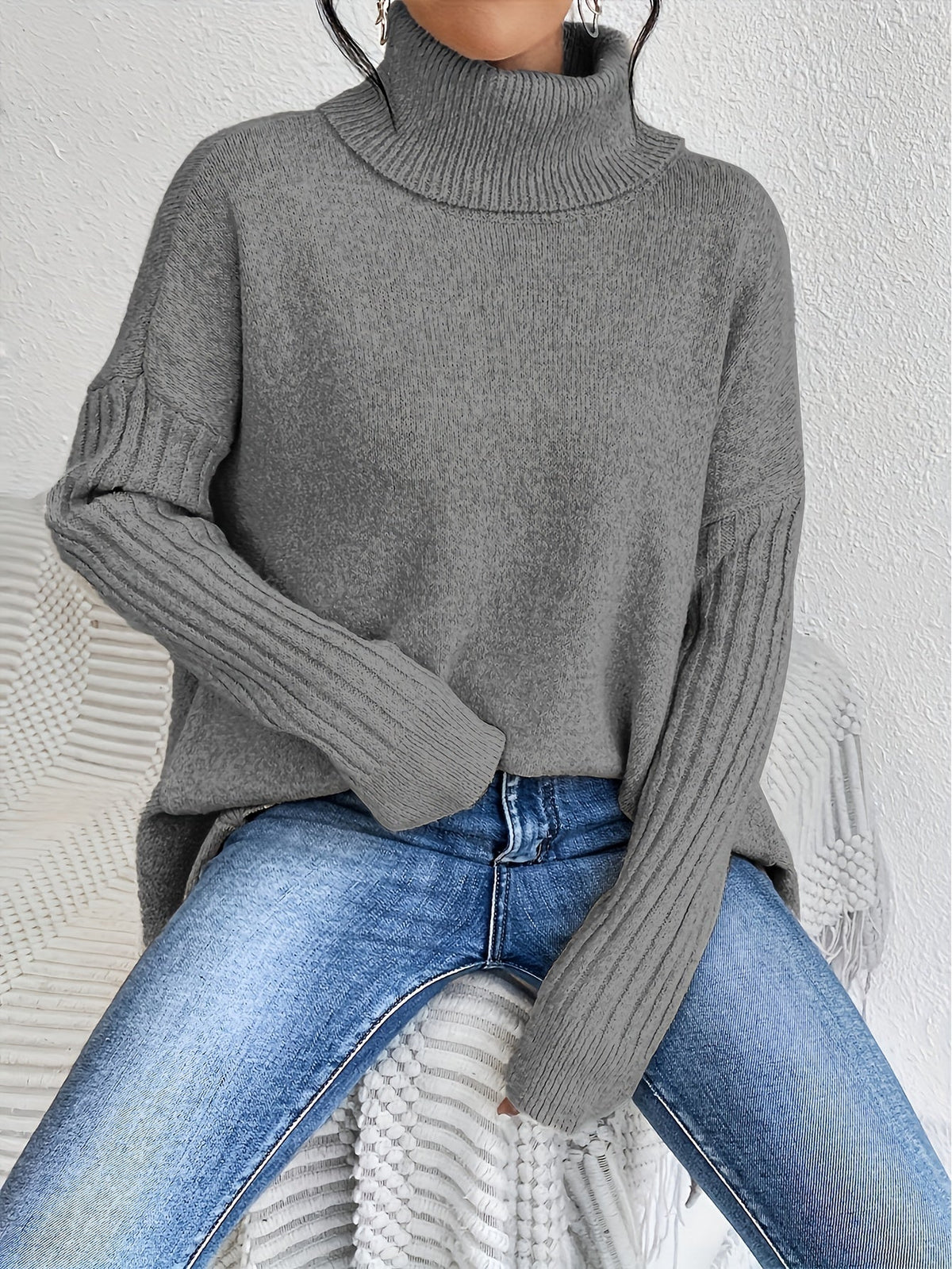 FILIPA | Camisola de gola alta com bainha assimétrica