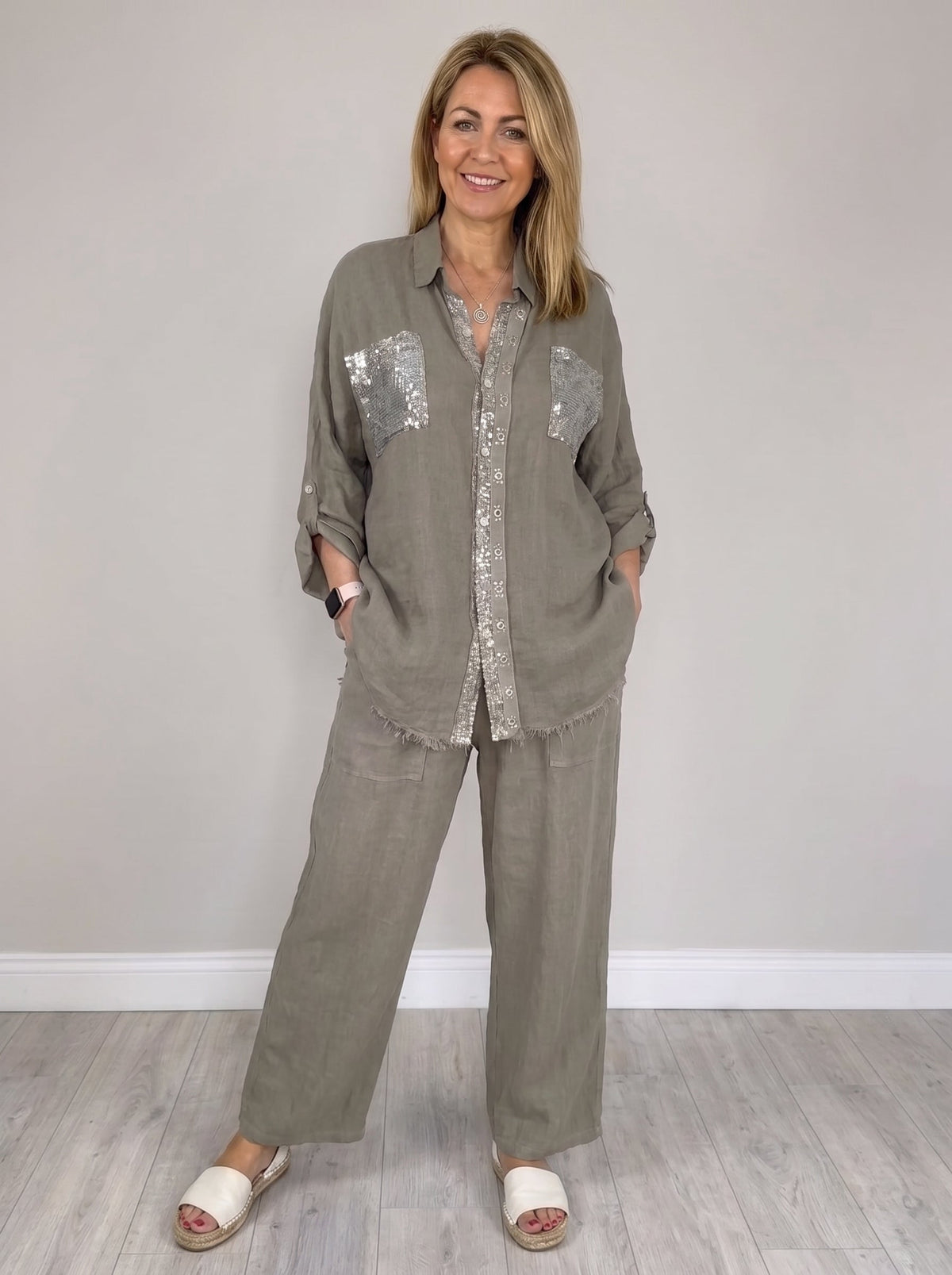 LESIA | Conjunto com blusa abotoada e calças de perna larga