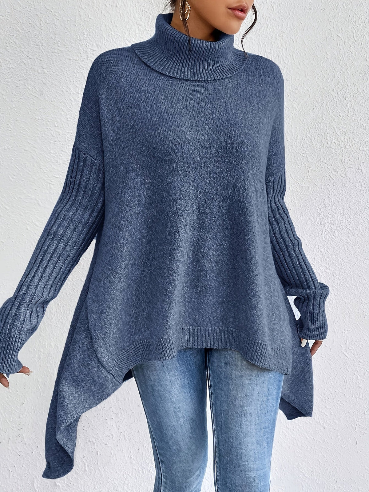 FILIPA | Camisola de gola alta com bainha assimétrica