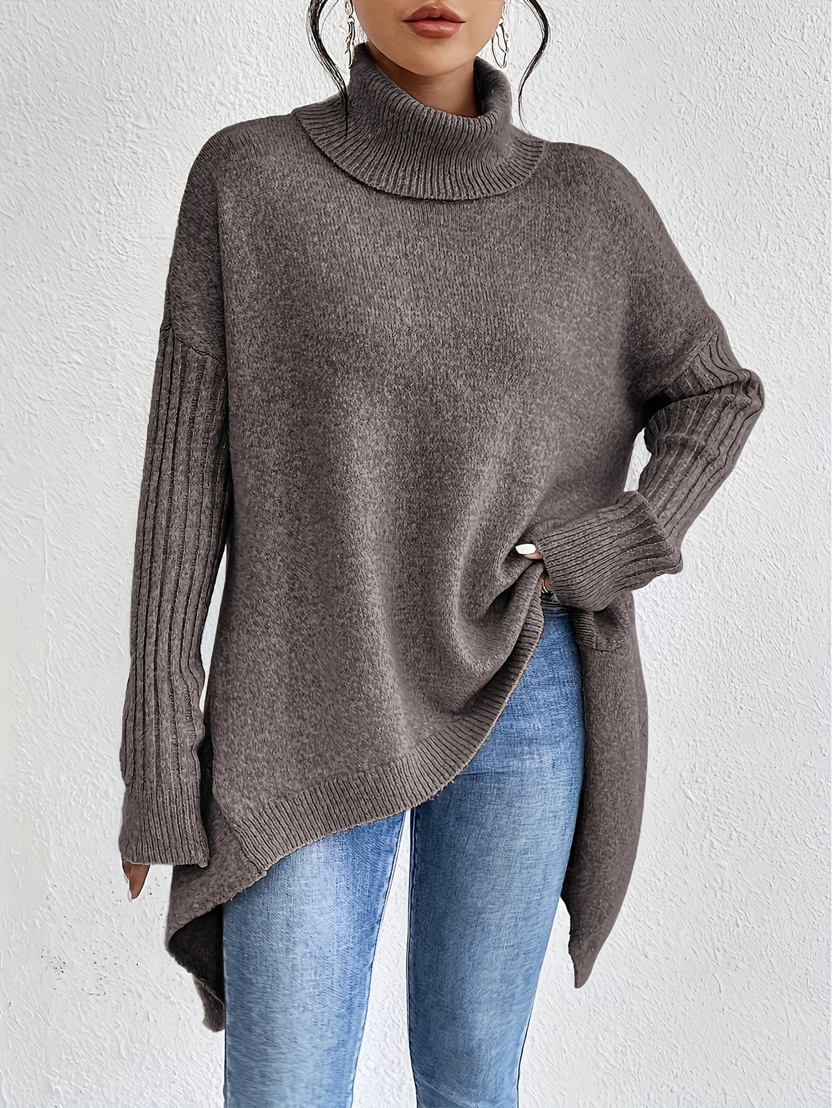 FILIPA | Camisola de gola alta com bainha assimétrica