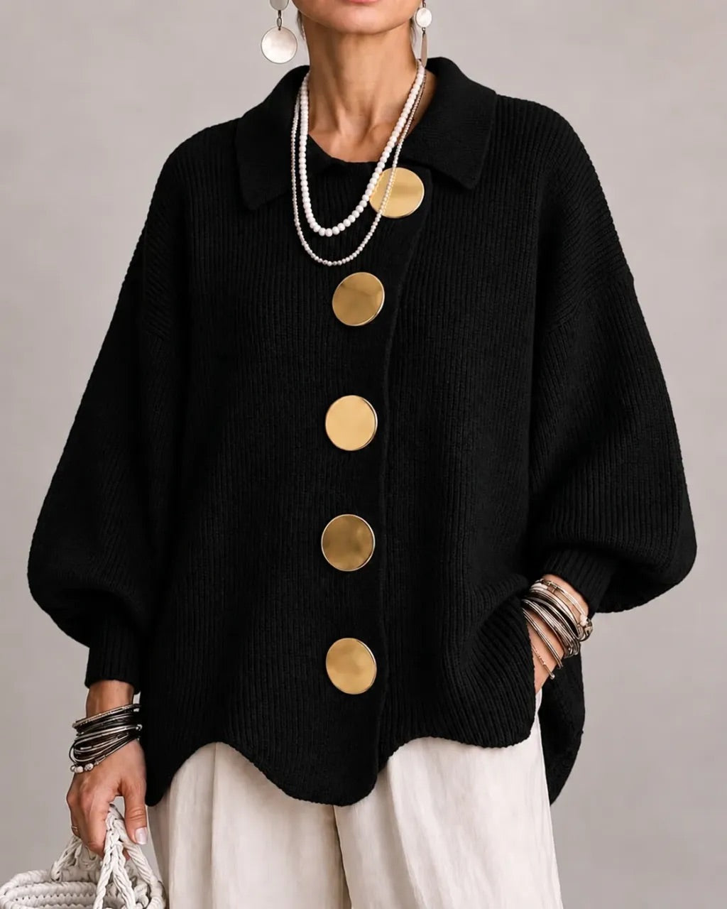 MATILDE | Casaco oversized de mulher com colarinho e botões dourados
