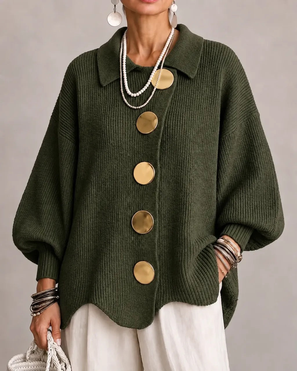 MATILDE | Casaco oversized de mulher com colarinho e botões dourados