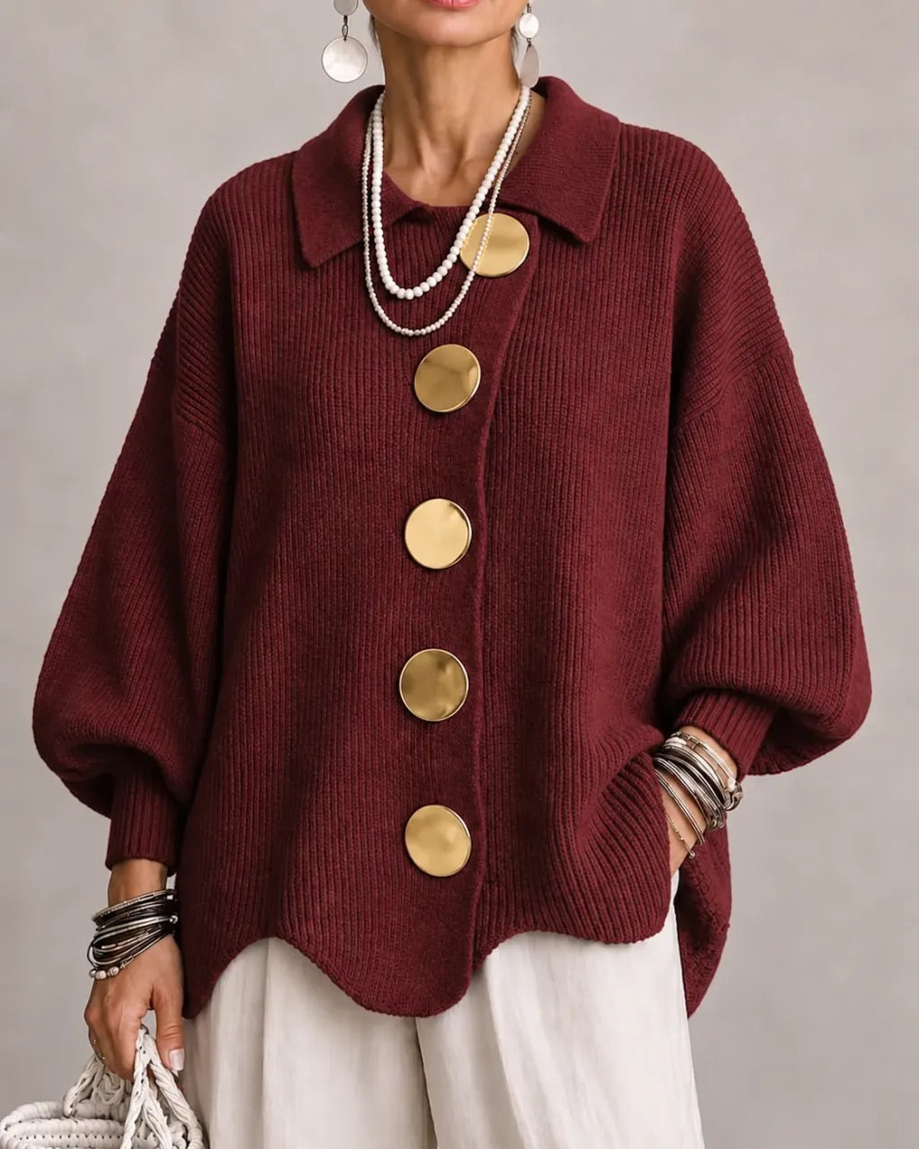 MATILDE | Casaco oversized de mulher com colarinho e botões dourados