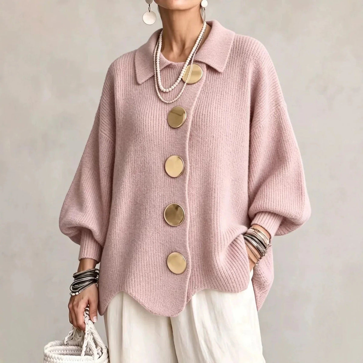 MATILDE | Casaco oversized de mulher com colarinho e botões dourados