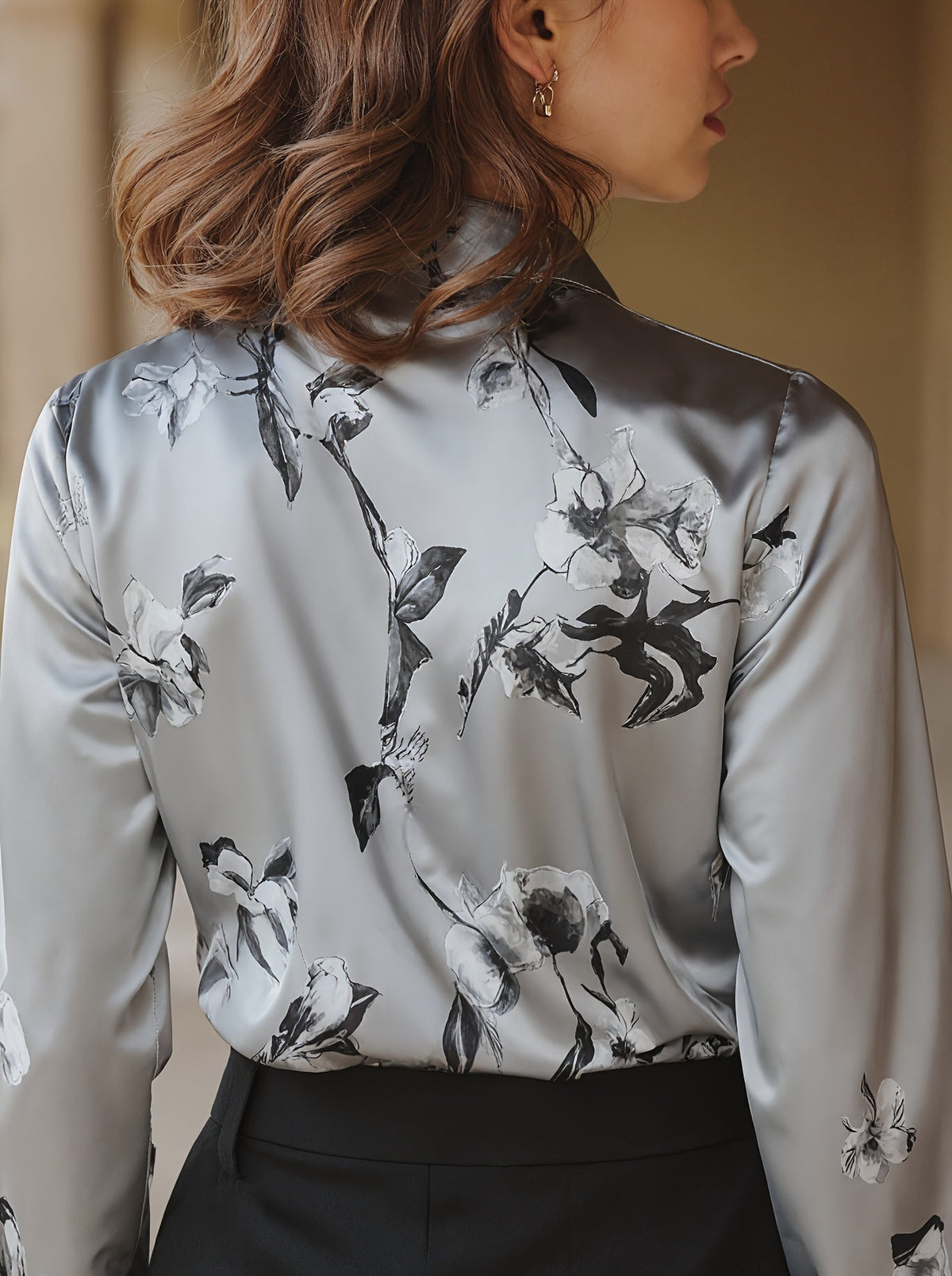 VERA | Blusa de cetim com botões à frente