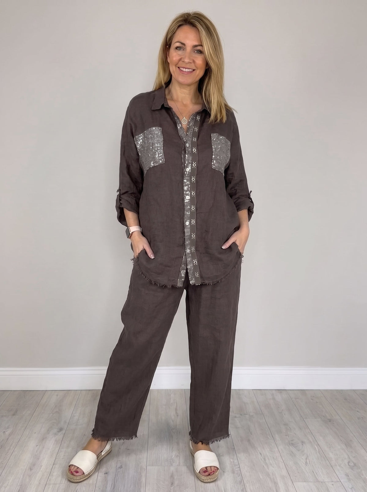 LESIA | Conjunto com blusa abotoada e calças de perna larga