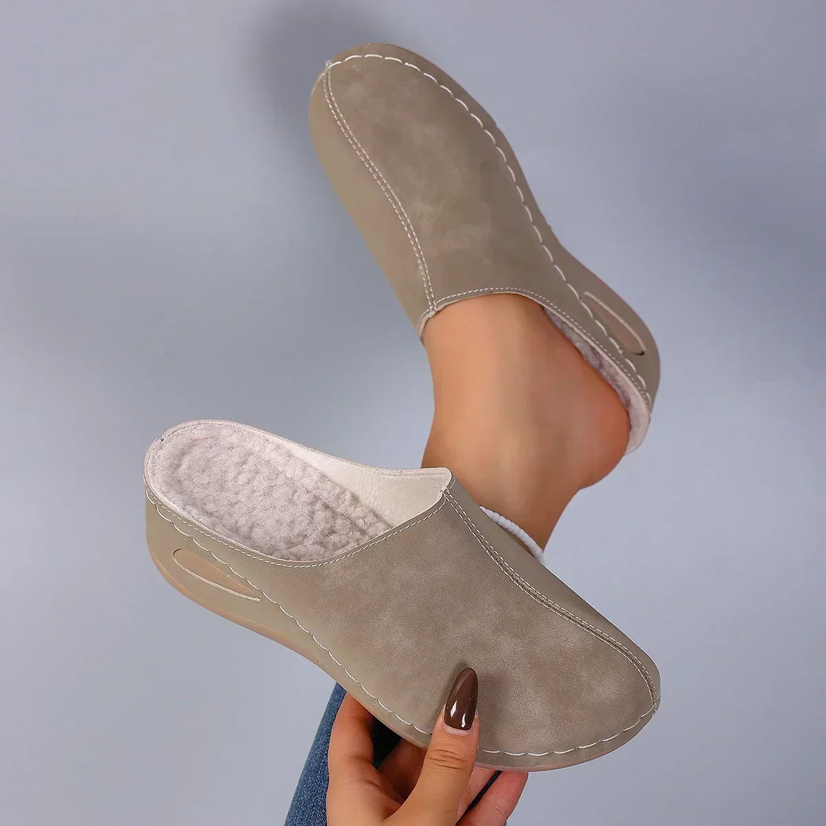 INÊS | Pantufas forradas com sola de borracha
