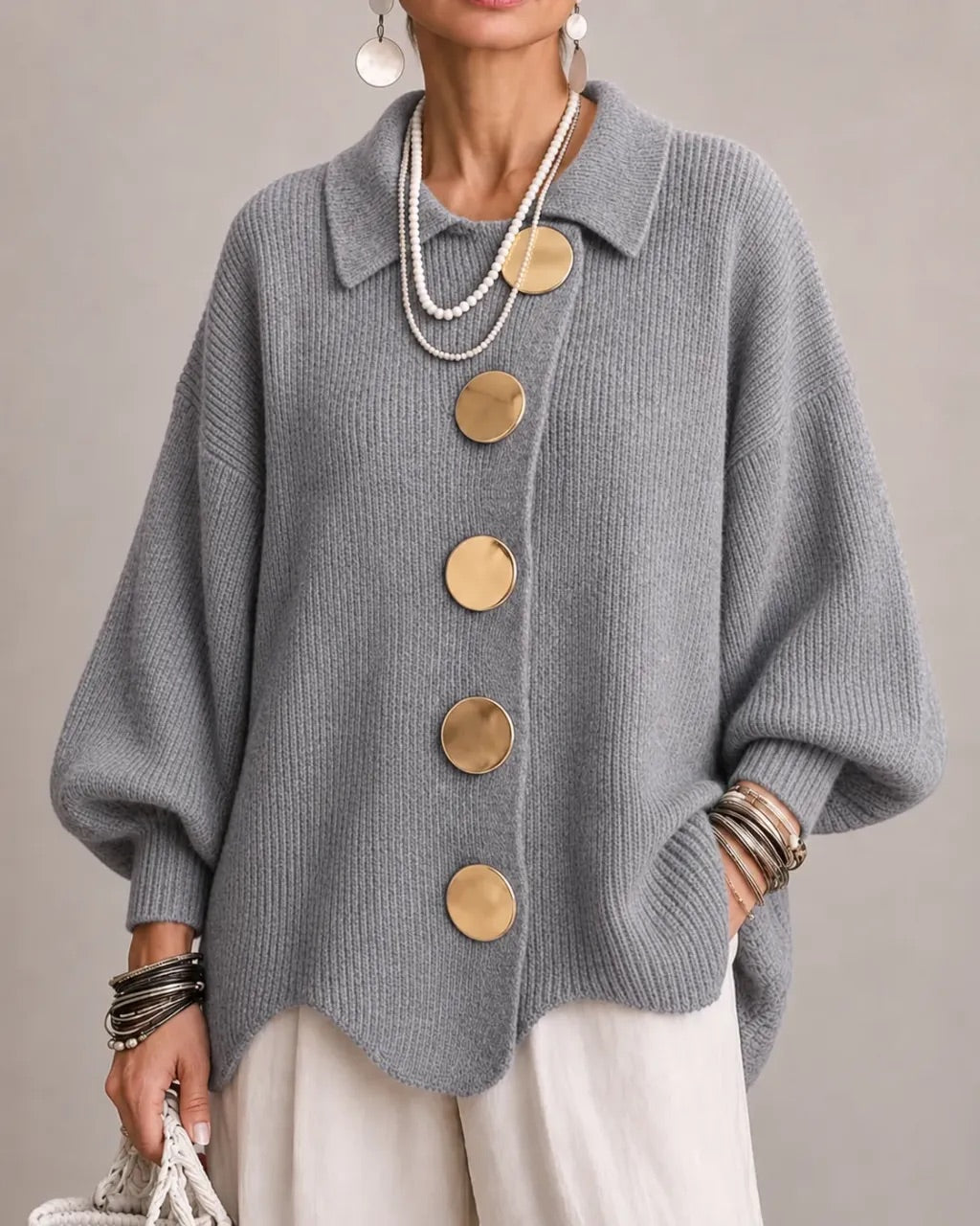 MATILDE | Casaco oversized de mulher com colarinho e botões dourados